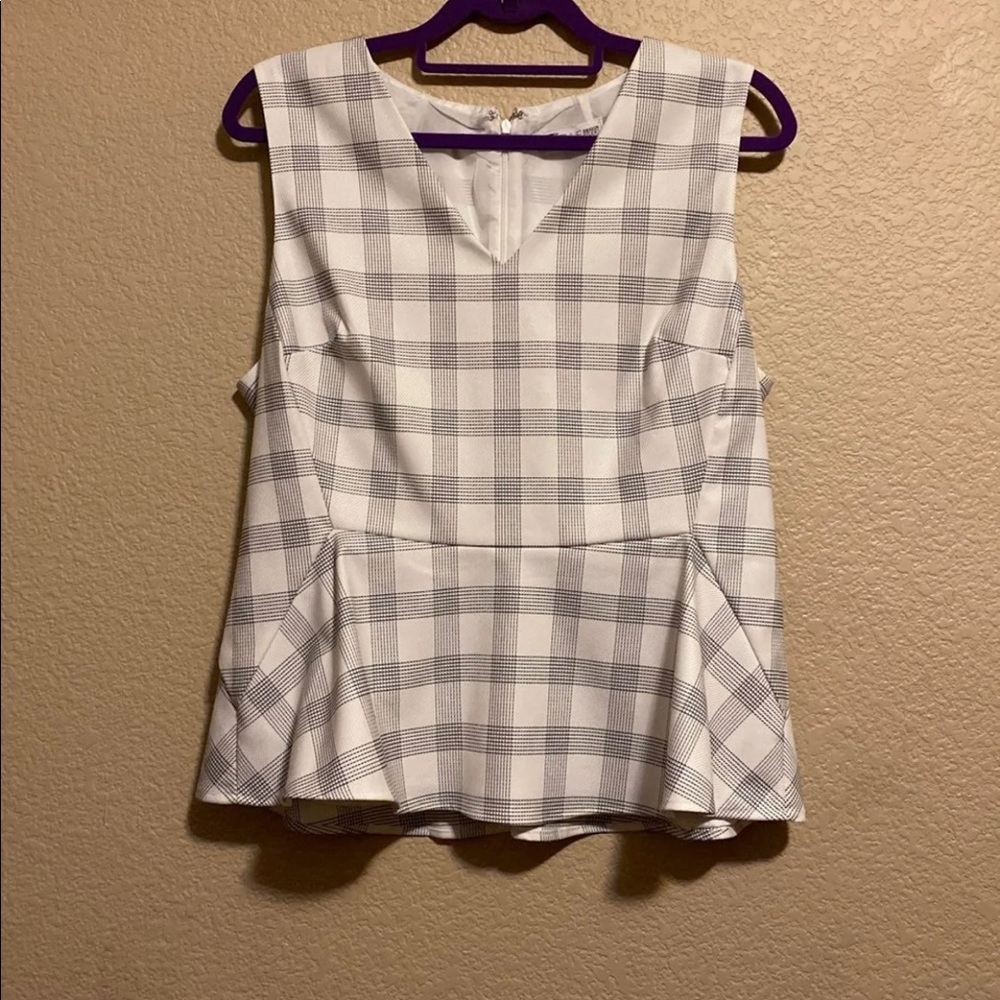 ❌SOLD❌NWT💜 New York & Co. Top (Large)
